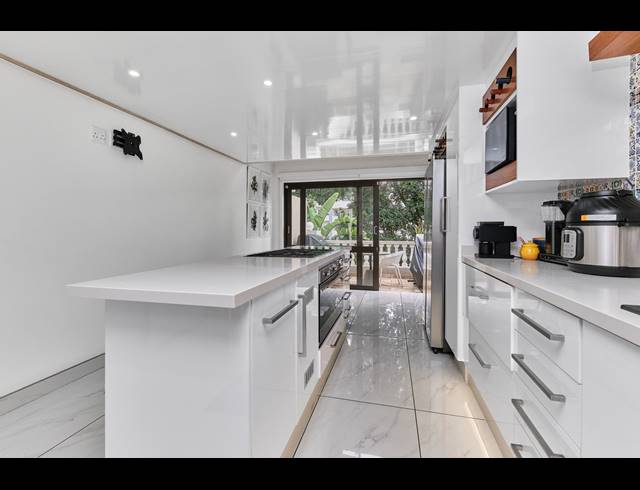 1 BEDROOM APARTMENT TO LET IN MELROSE